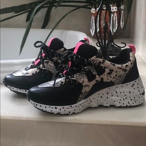 New Madden Girl Snakeskin wedge sneakers